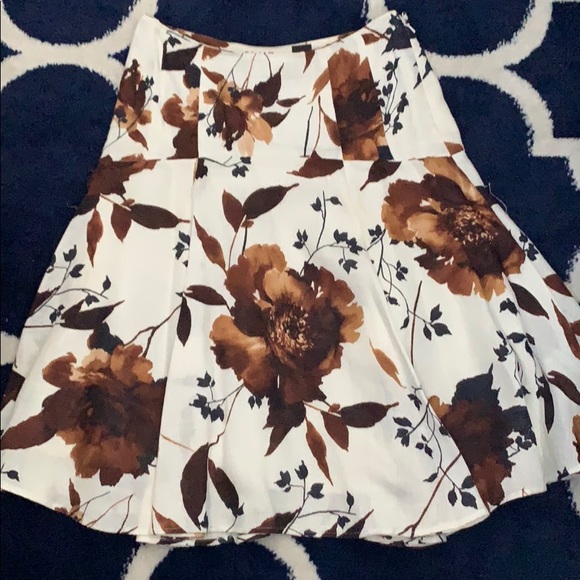 Grace Dane Lewis In Petite Vintage Floral Skirt - Picture 2 of 4